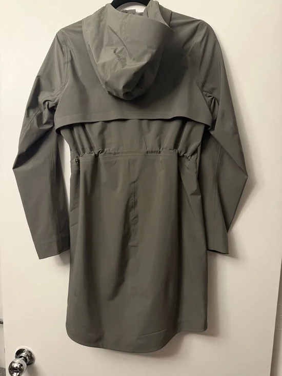 Lululemon Raincoat- Sz 2 - Picture 3 of 4